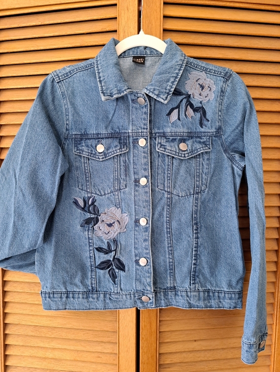 Tinseltown Jackets & Blazers - TINSEL TOWN Embroidered Denim Jacket Size M